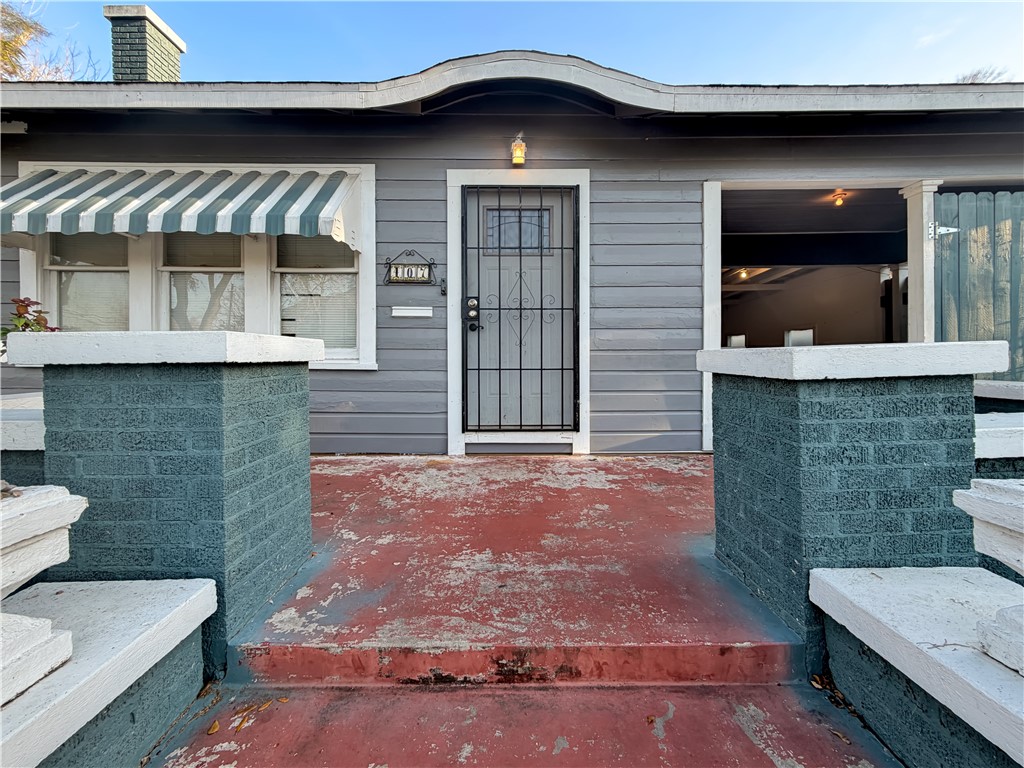 407 Palmero St Property Photo 3
