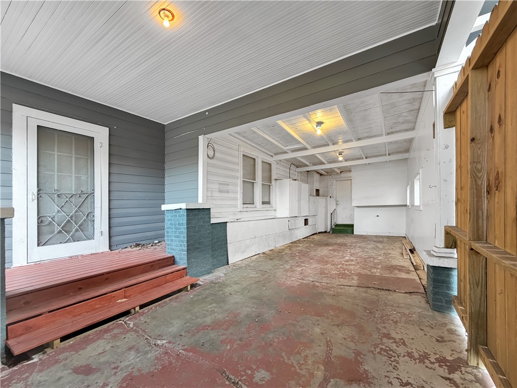 407 Palmero St Property Photo 5