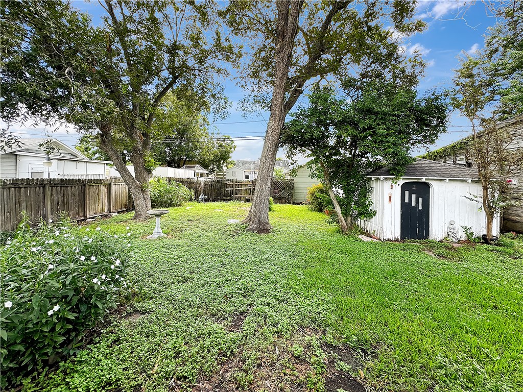 407 Palmero St Property Photo 28