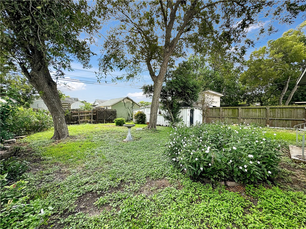 407 Palmero St Property Photo 31
