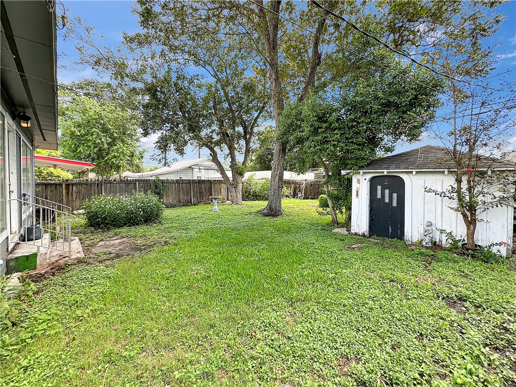 407 Palmero St Property Photo 32