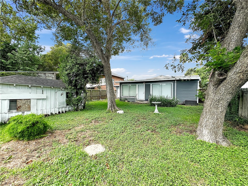 407 Palmero St Property Photo 33
