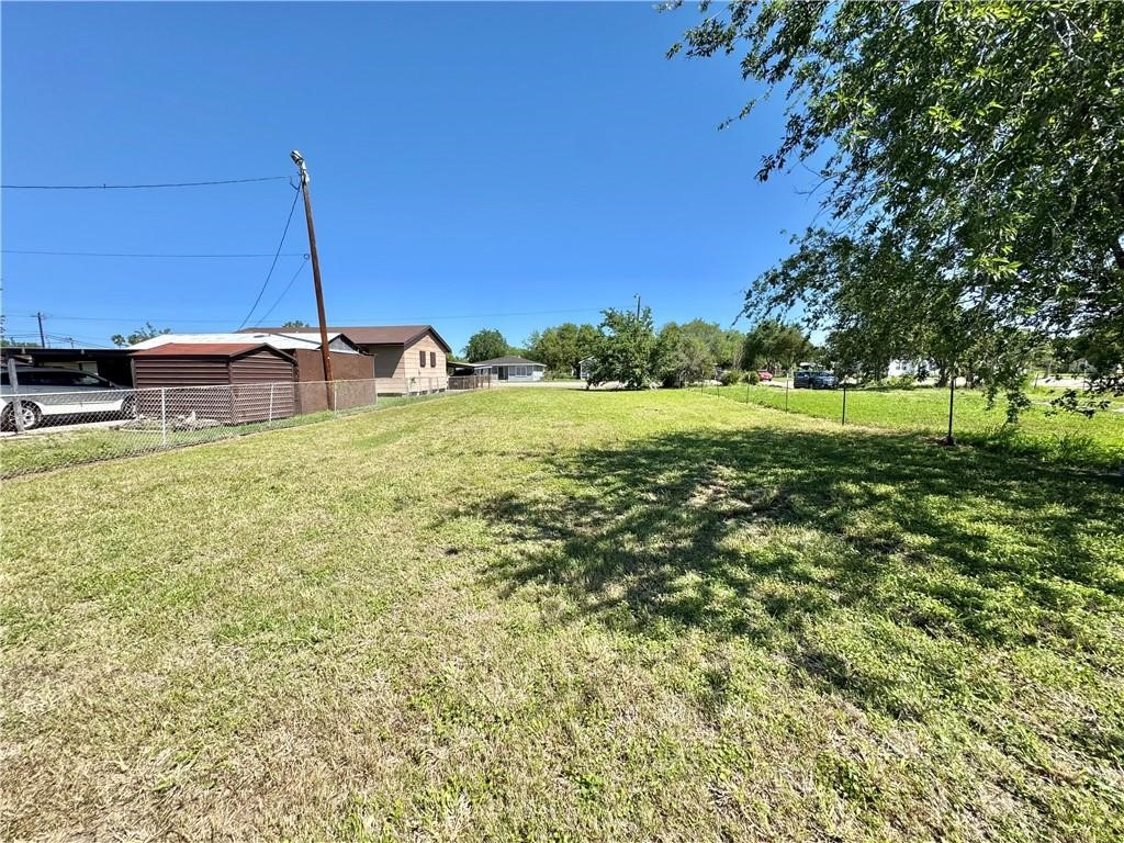 1221 E King Ave Property Photo 4
