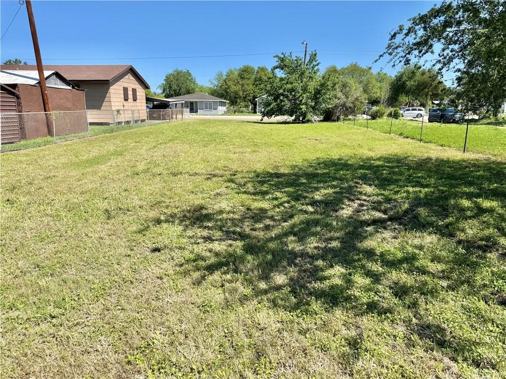 1221 E King Ave Property Photo 5
