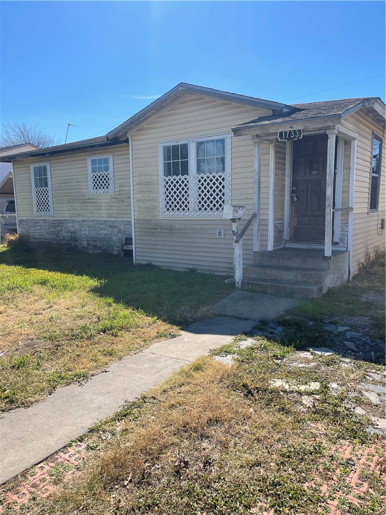 1733 Karen Dr Property Photo 1