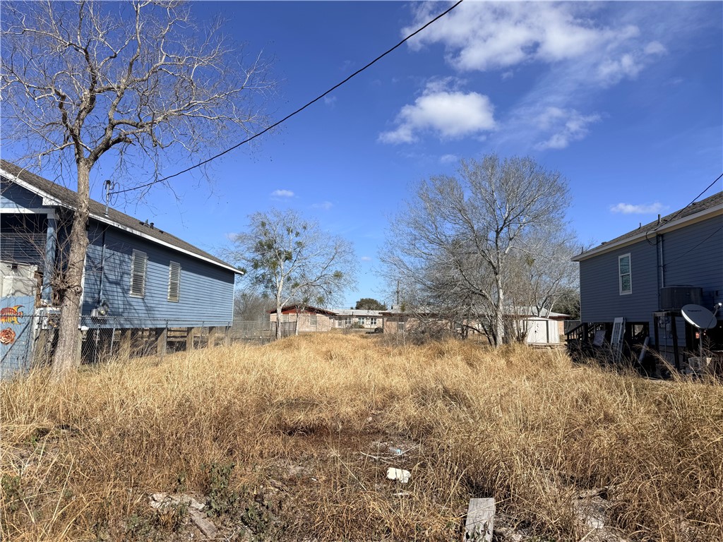 1223 Kansas St Property Photo 1