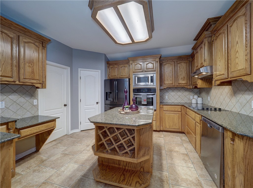 15029 Dasmarinas Dr Property Photo 17