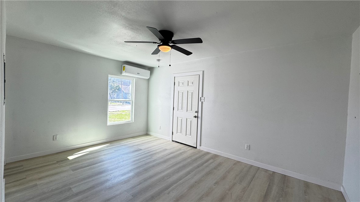 1513 10th St 1 Property Photo 2