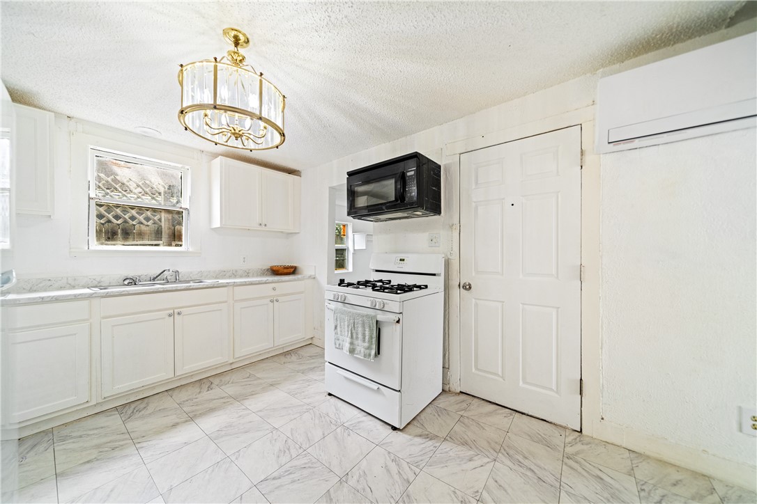 2245 Comanche St A Property Photo 8