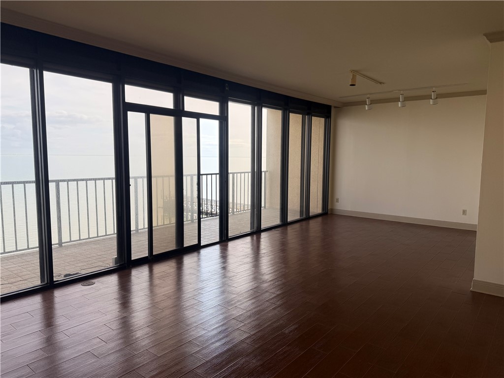 4350 Ocean Dr 301 Property Photo 2