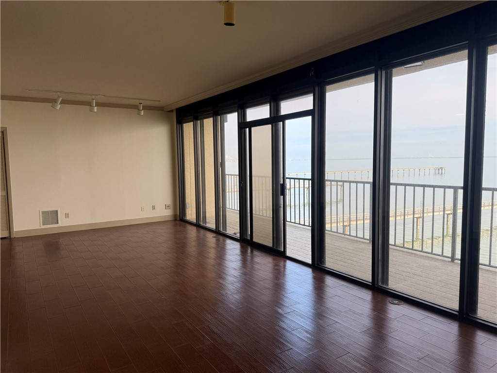 4350 Ocean Dr 301 Property Photo 3