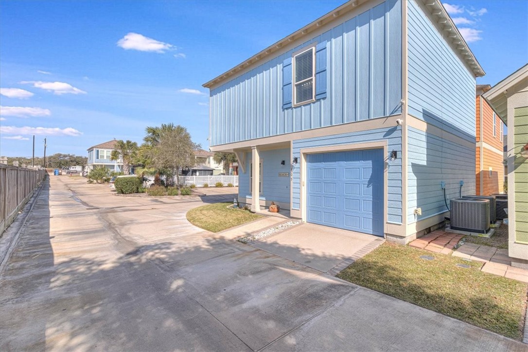 305 Sailhouse Way Property Photo 3