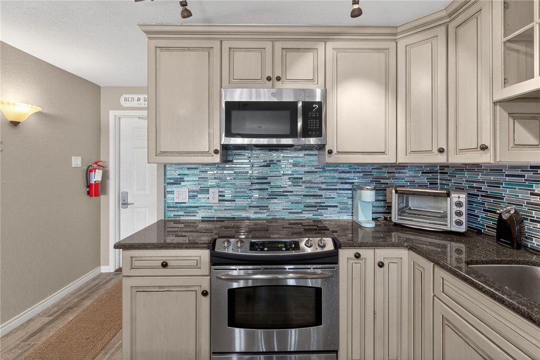 14810 Windward Dr 221 Property Photo 8