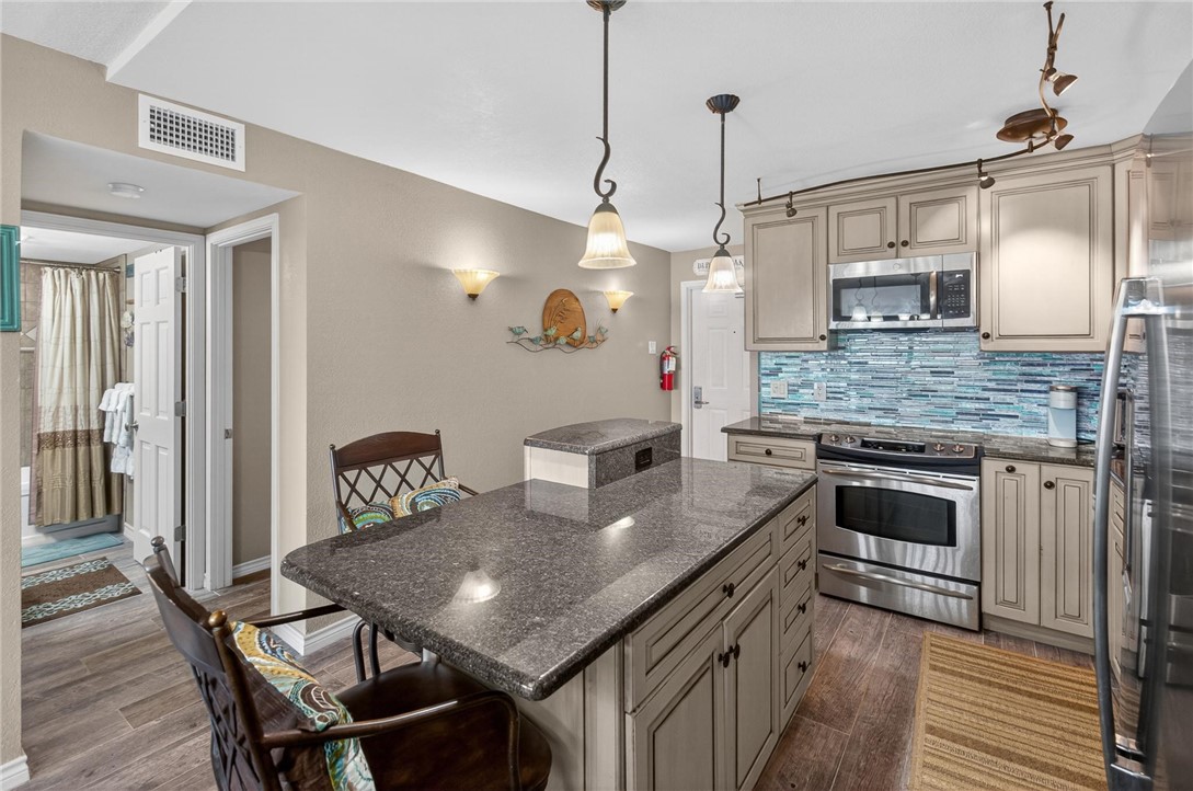 14810 Windward Dr 221 Property Photo 11