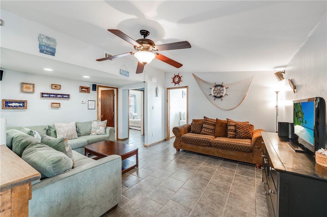 614 Sandpiper Cr Property Photo 2