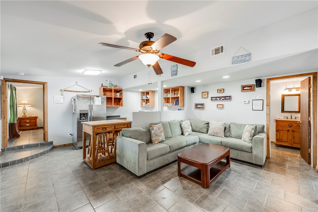 614 Sandpiper Cr Property Photo 3