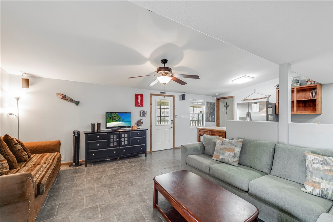 614 Sandpiper Cr Property Photo 4