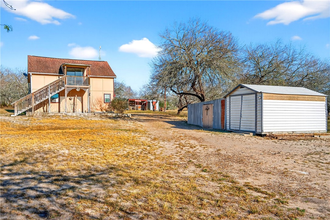5752 Mockingbird Ln Property Photo 3