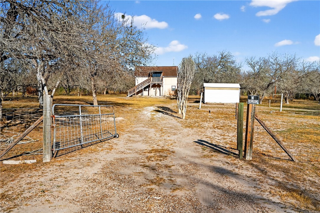 5752 Mockingbird Ln Property Photo 4