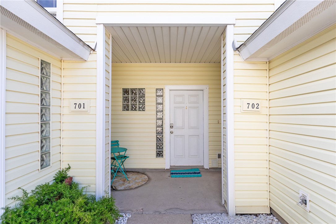 15102 Leeward Dr 702 Property Photo 2