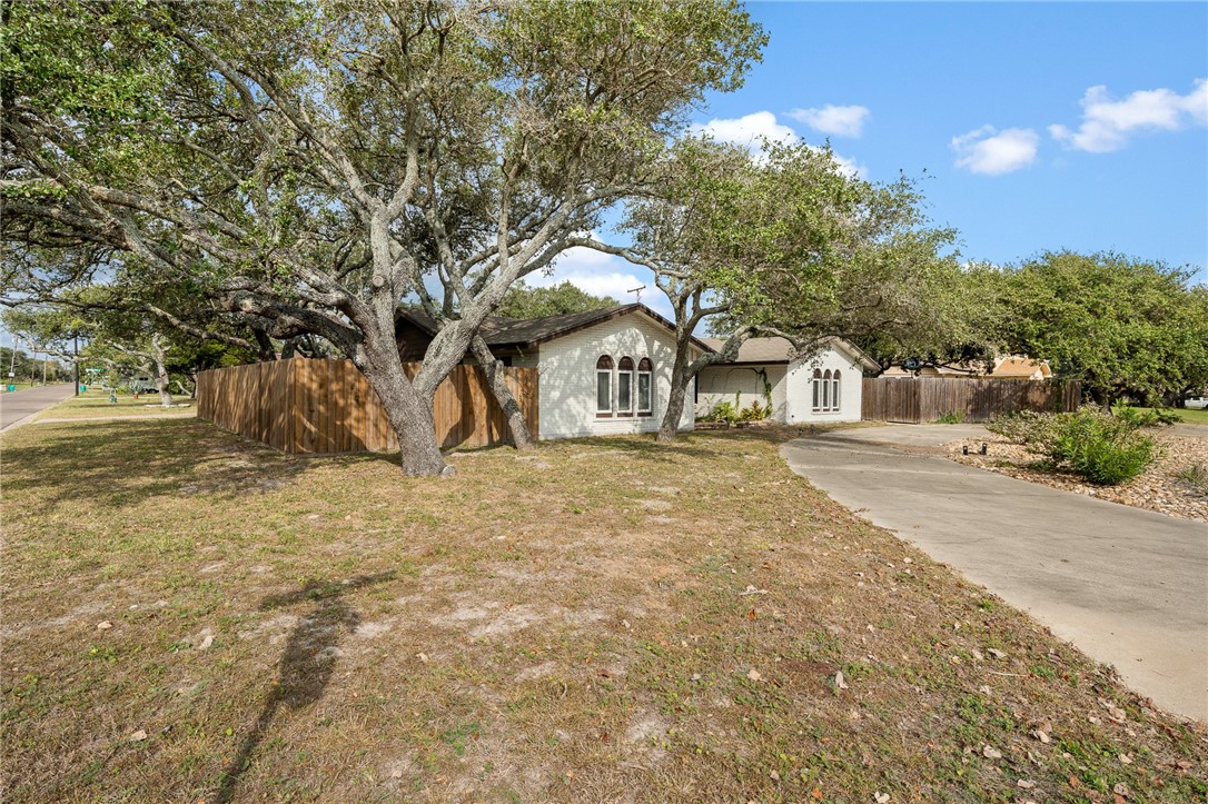 1518 Kenwood Dr Property Photo 1