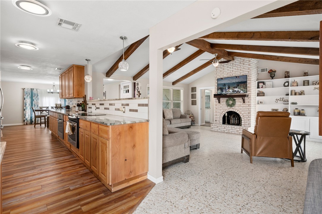 1518 Kenwood Dr Property Photo 3