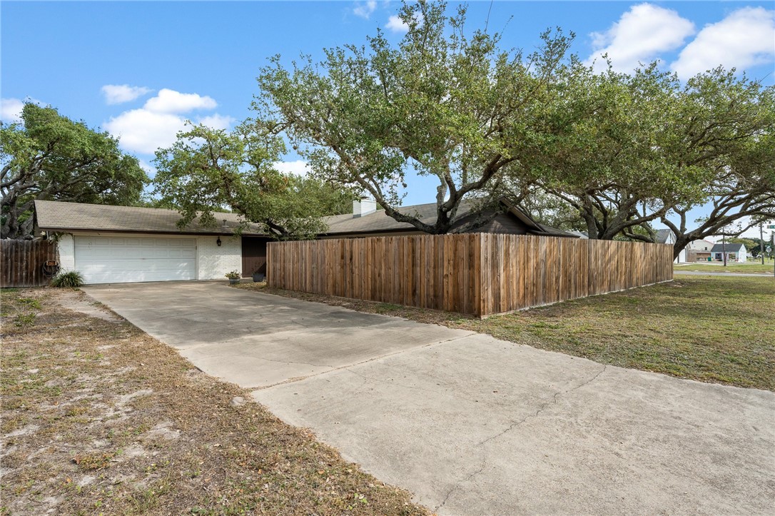 1518 Kenwood Dr Property Photo 37
