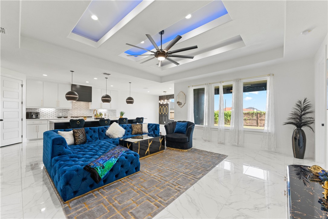 7810 Fold Property Photo 4