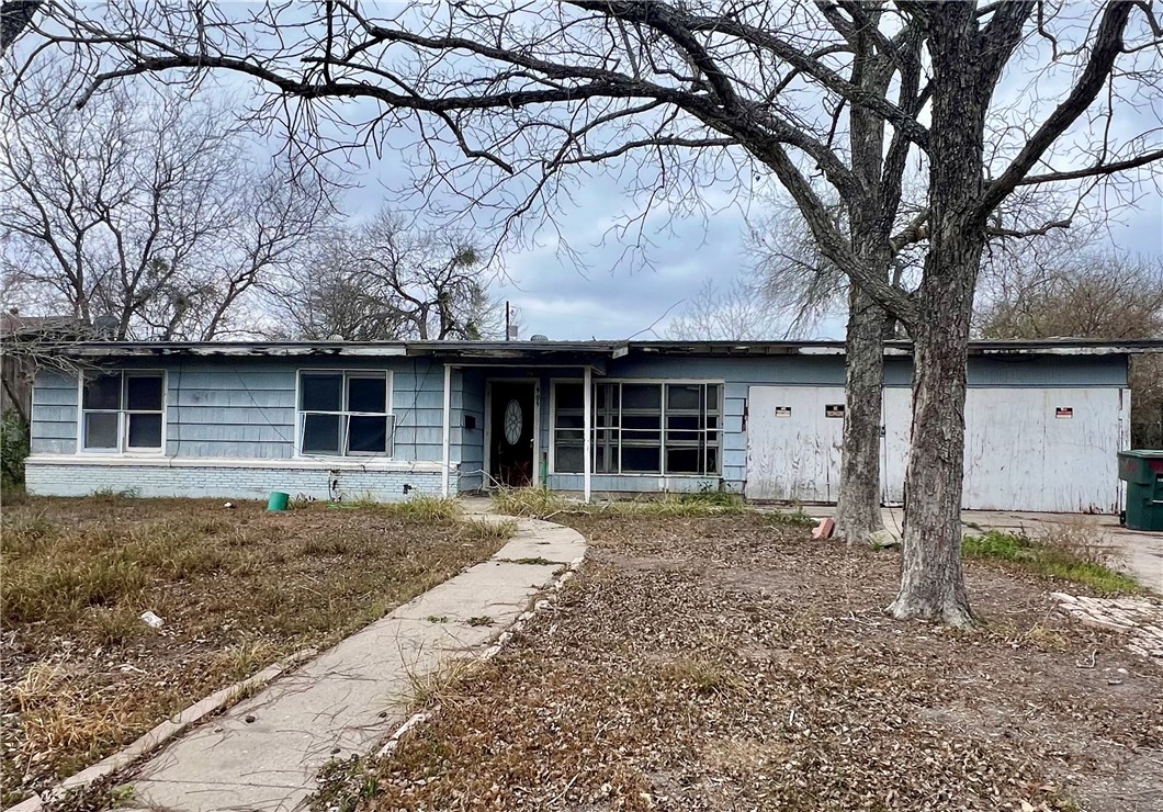 909 Highland Ave Property Photo 1