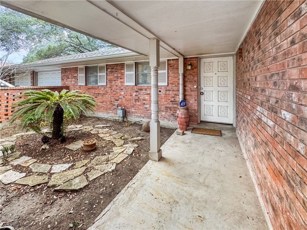 1600 Fairdale St Property Photo 2