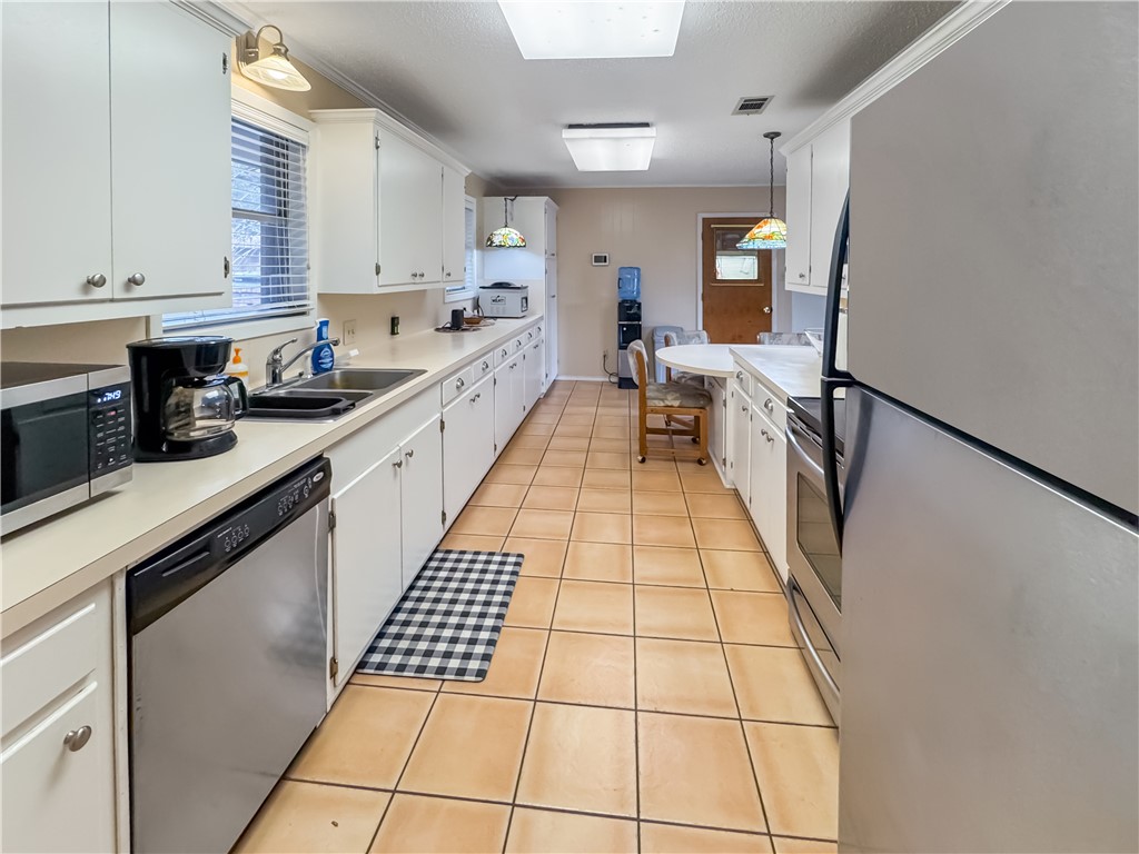 1600 Fairdale St Property Photo 3