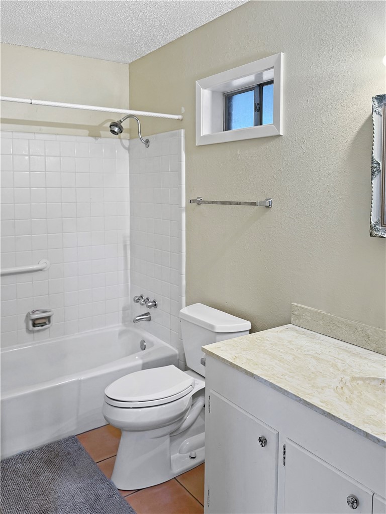 1600 Fairdale St Property Photo 8