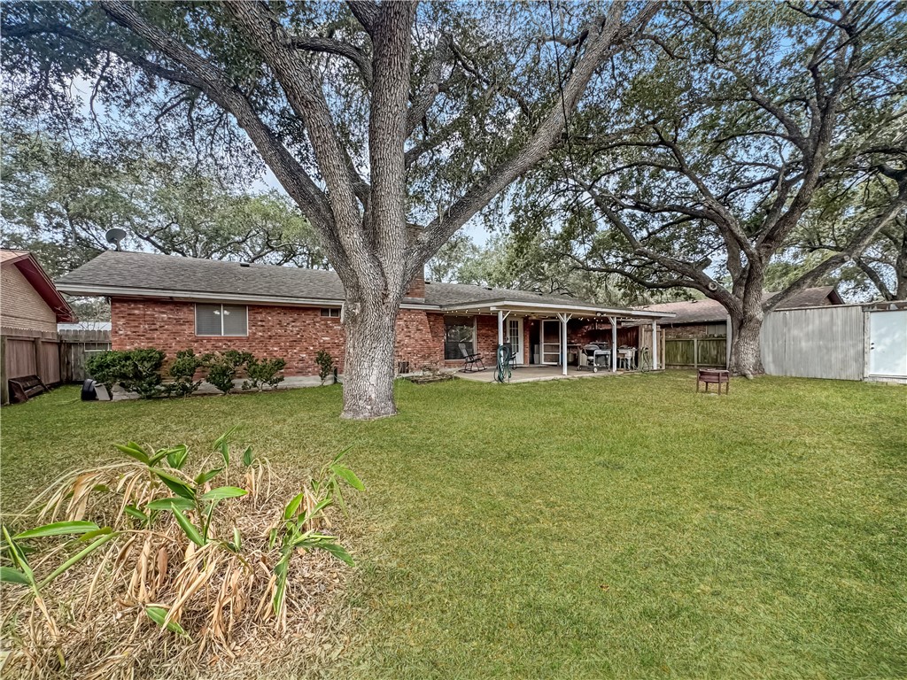 1600 Fairdale St Property Photo 15