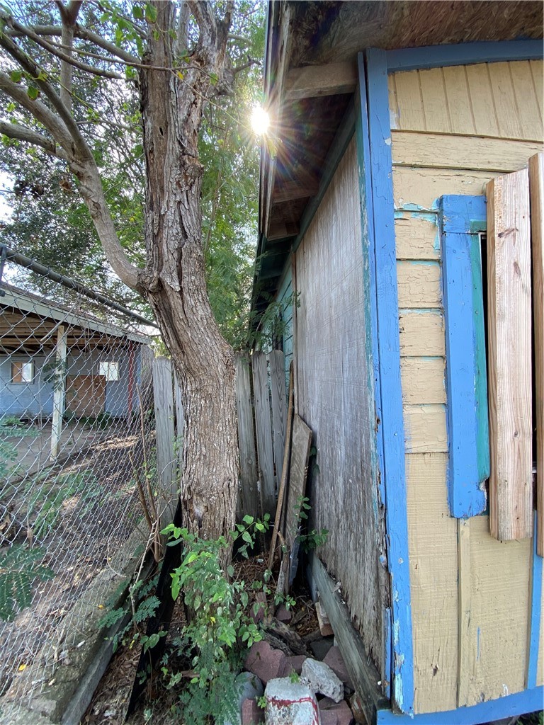 428 W Avenue F Property Photo 2