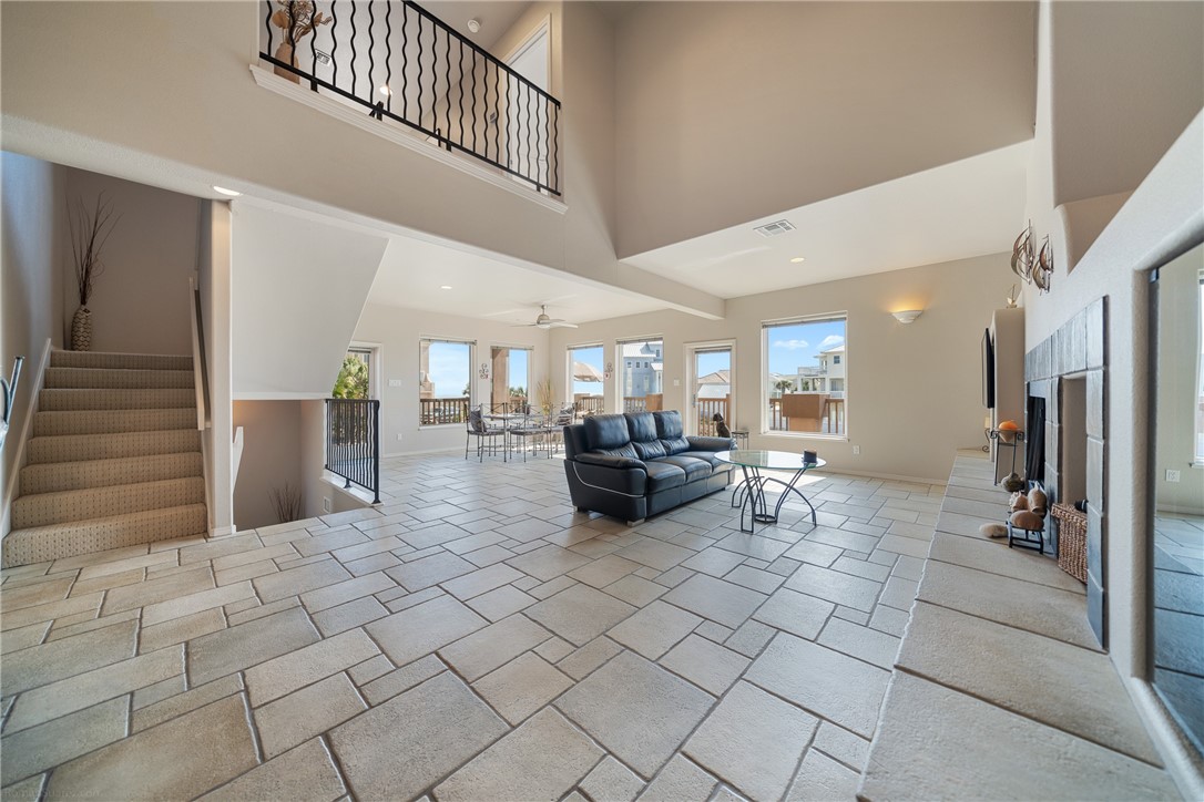 113 Sea Air Property Photo 3