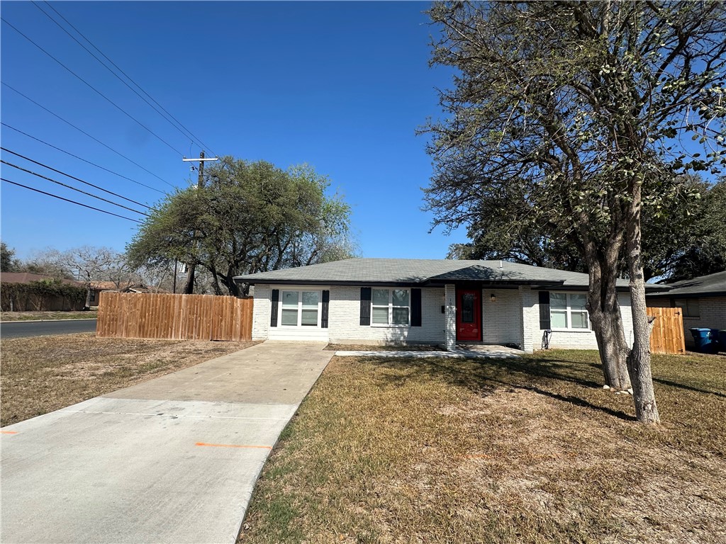 1001 E Hefferman St Property Photo 3