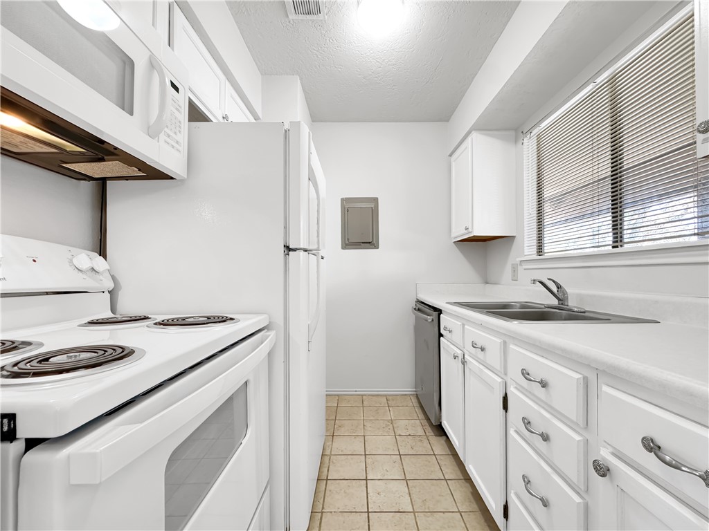 7122 Premont Dr C202 Property Photo 4