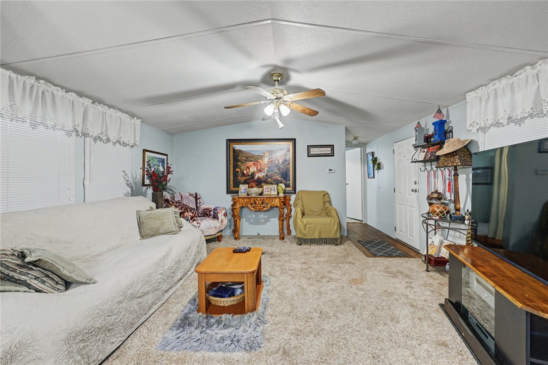 313 Rowe St Property Photo 7
