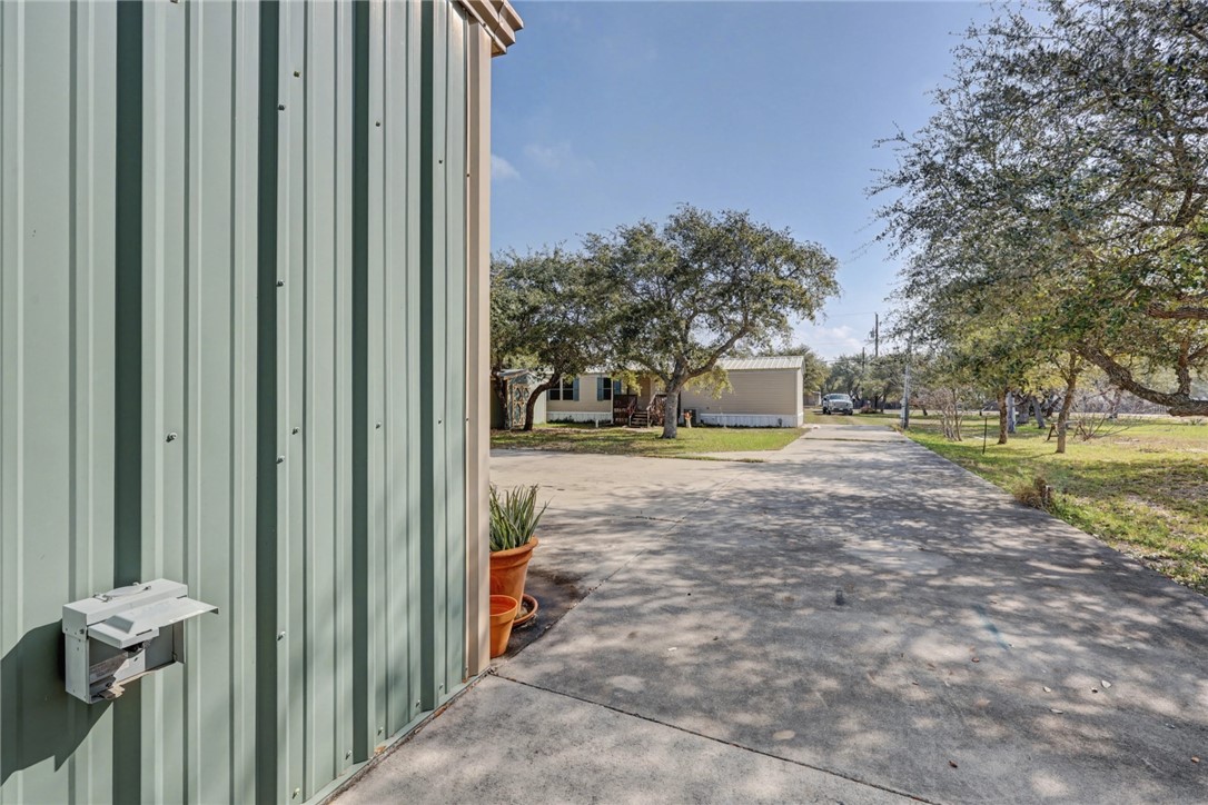 313 Rowe St Property Photo 28