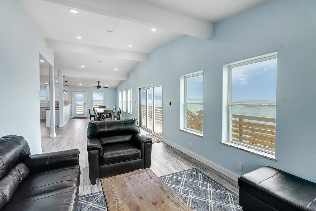 2445 Laguna Shores Property Photo 7