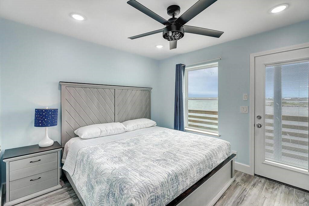 2445 Laguna Shores Property Photo 29