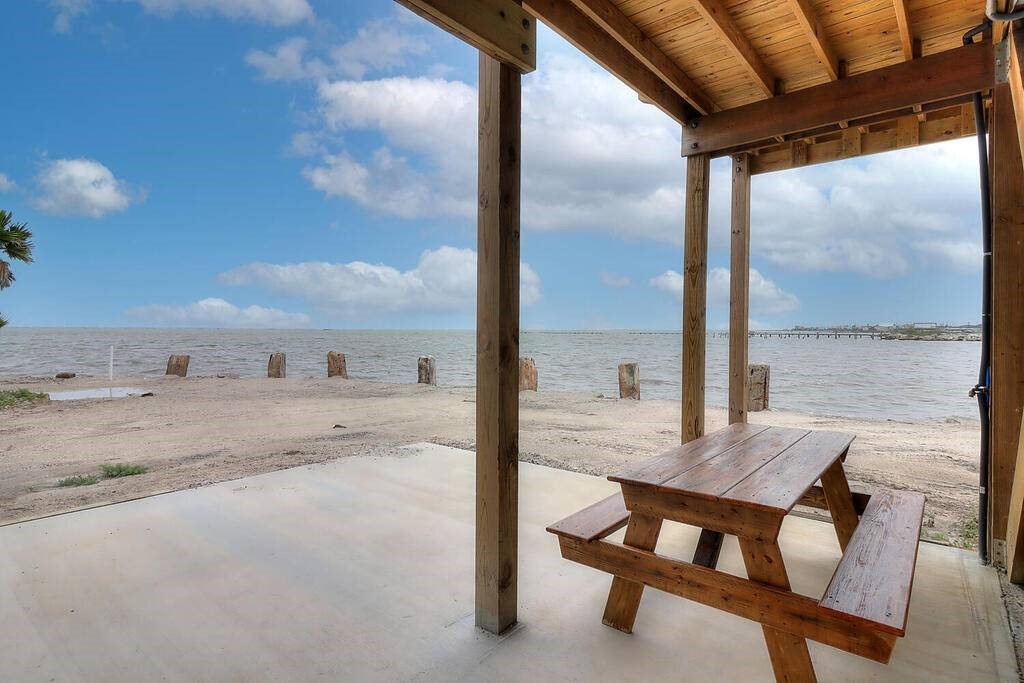 2445 Laguna Shores Property Photo 33