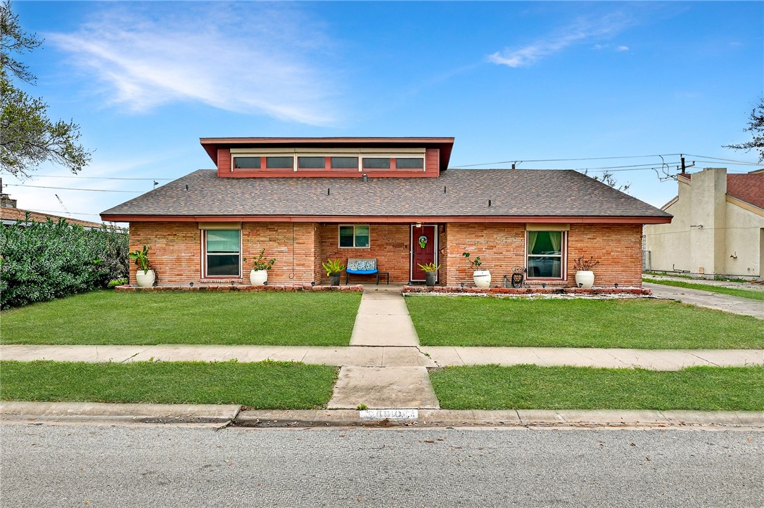 6810 Sahara Dr Property Photo 1