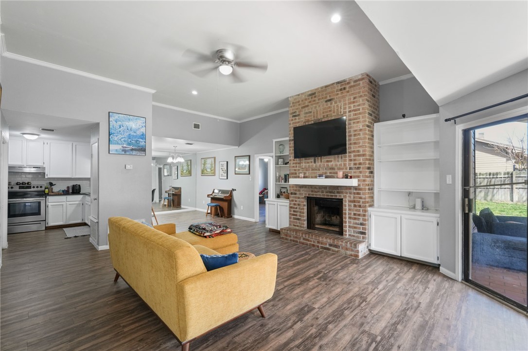 472367 Property Photo 2