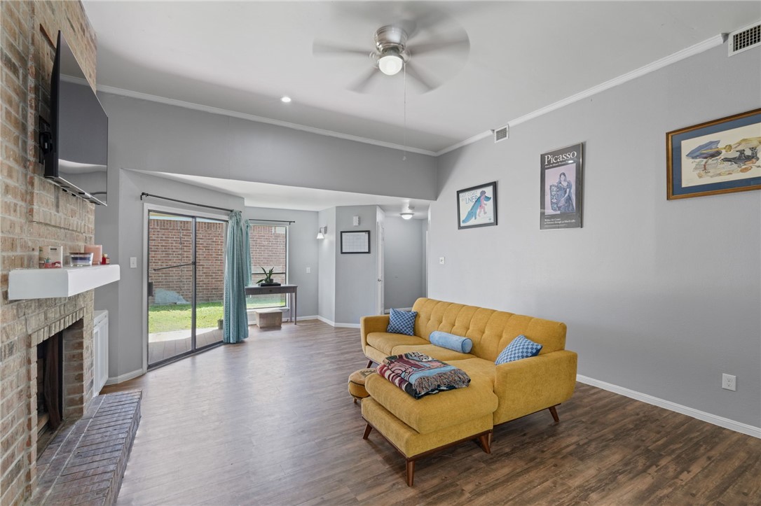 472367 Property Photo 3