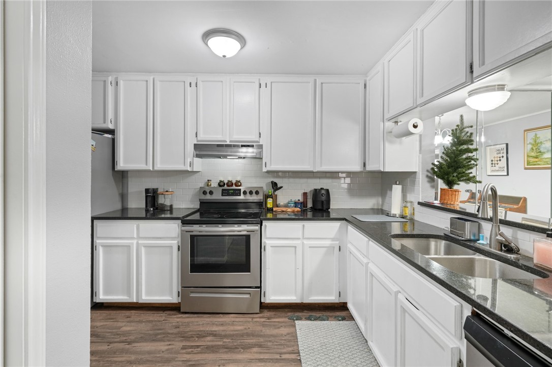 472367 Property Photo 5