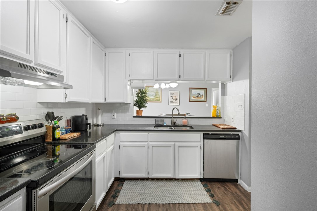 472367 Property Photo 6