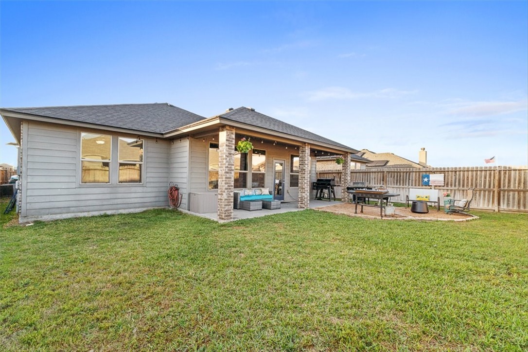 1015 Pasadena St Property Photo 1