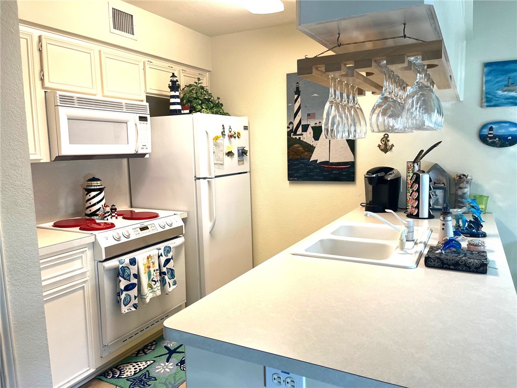 15209 Leeward Dr B1 Property Photo 7