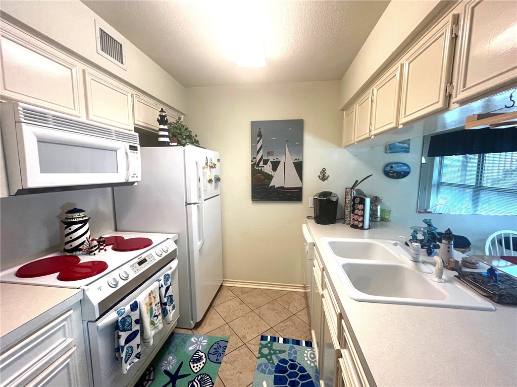 15209 Leeward Dr B1 Property Photo 8